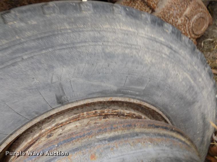 image for item DE7547 1987 Ford L8000 dump truck