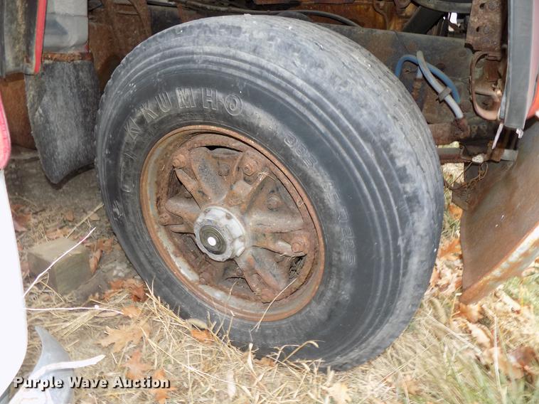 image for item DE7547 1987 Ford L8000 dump truck