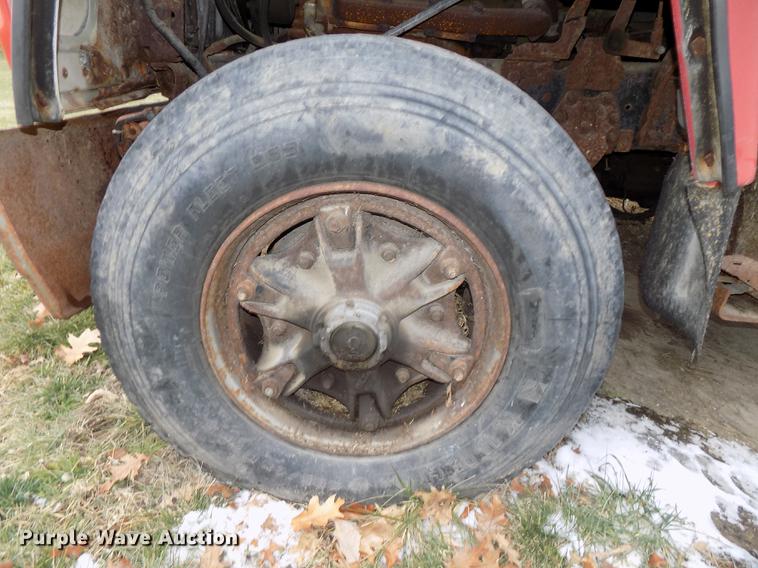 image for item DE7547 1987 Ford L8000 dump truck