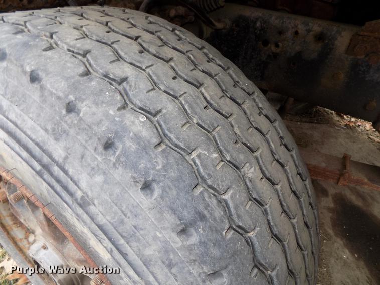 image for item DE7547 1987 Ford L8000 dump truck