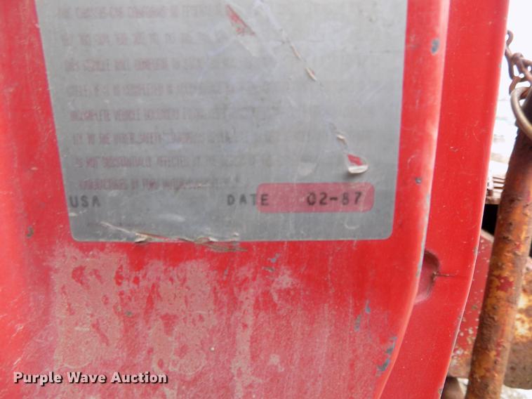 image for item DE7547 1987 Ford L8000 dump truck