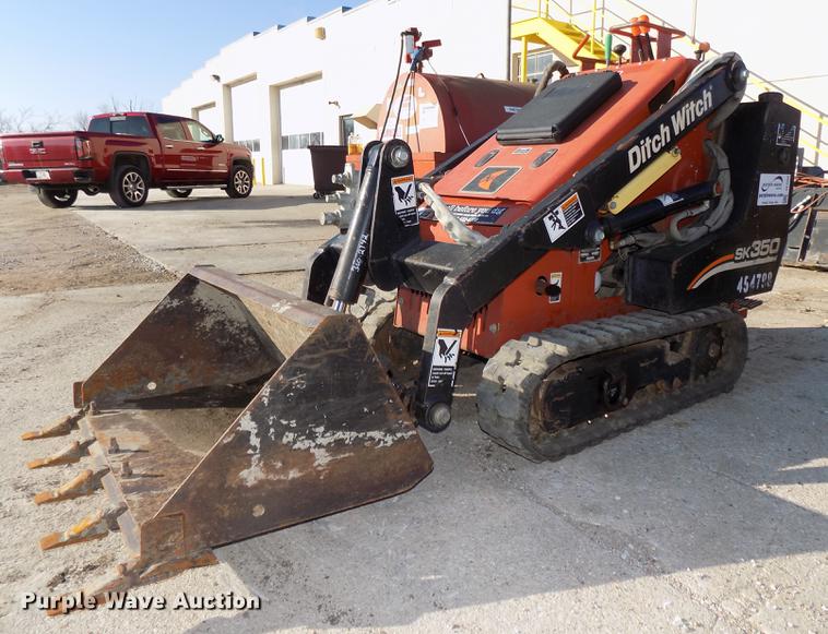 image for item DE7556 2006 Ditch Witch SK350 compact utility loader