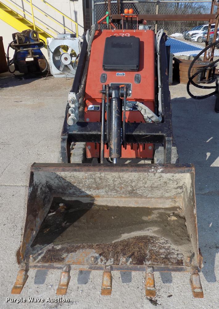 image for item DE7556 2006 Ditch Witch SK350 compact utility loader