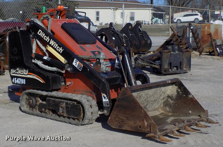 image for item DE7556 2006 Ditch Witch SK350 compact utility loader