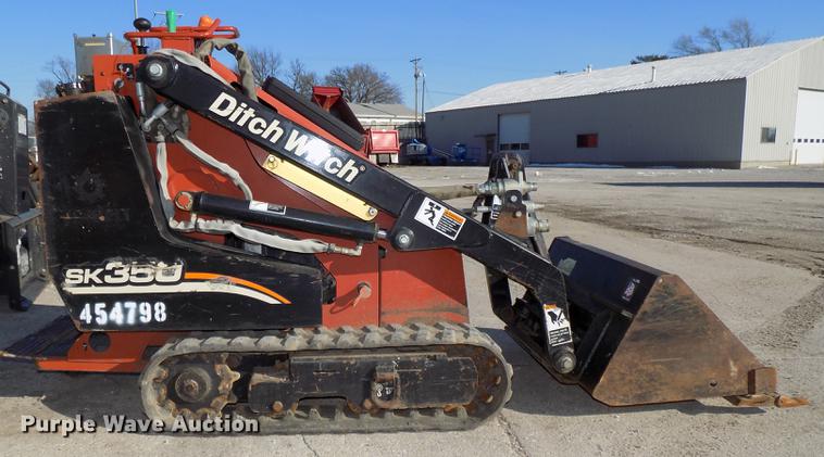 image for item DE7556 2006 Ditch Witch SK350 compact utility loader