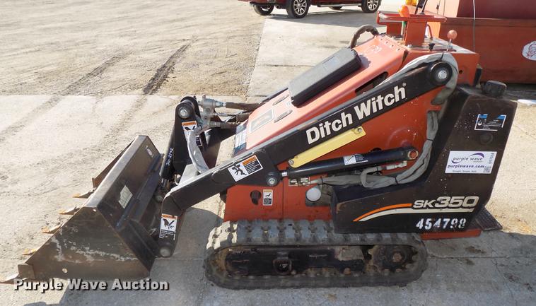 image for item DE7556 2006 Ditch Witch SK350 compact utility loader