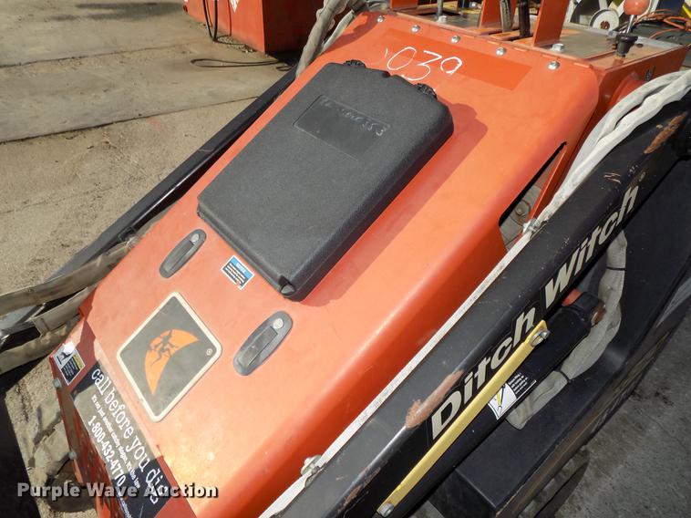 image for item DE7556 2006 Ditch Witch SK350 compact utility loader
