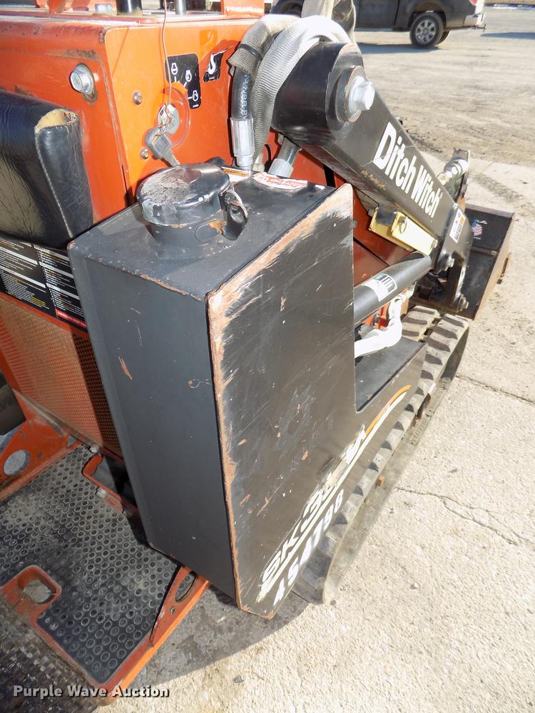 image for item DE7556 2006 Ditch Witch SK350 compact utility loader