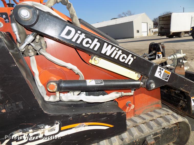 image for item DE7556 2006 Ditch Witch SK350 compact utility loader