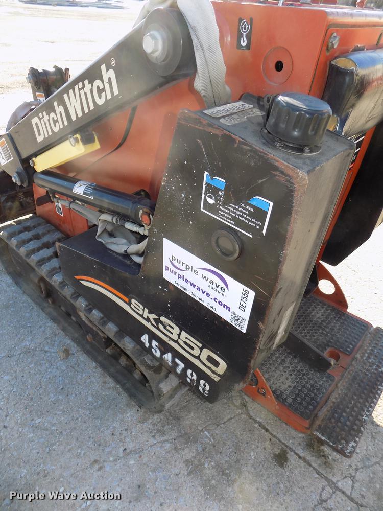 image for item DE7556 2006 Ditch Witch SK350 compact utility loader