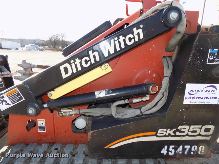 image for item DE7556 2006 Ditch Witch SK350 compact utility loader
