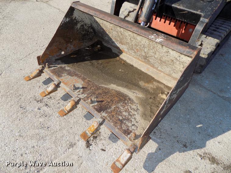 image for item DE7556 2006 Ditch Witch SK350 compact utility loader