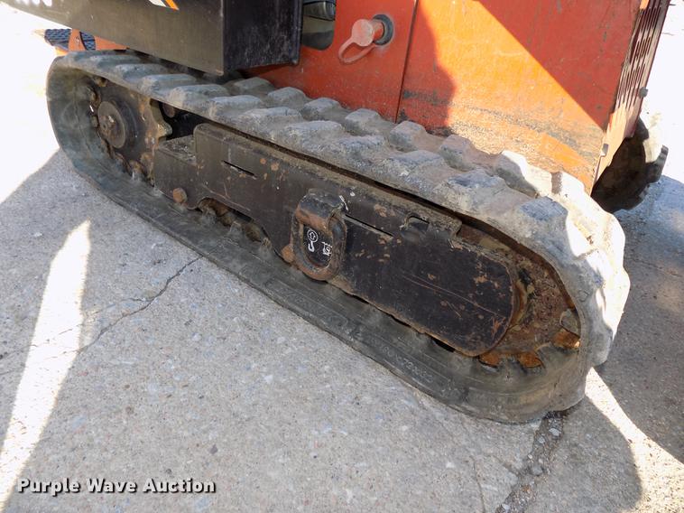 image for item DE7556 2006 Ditch Witch SK350 compact utility loader