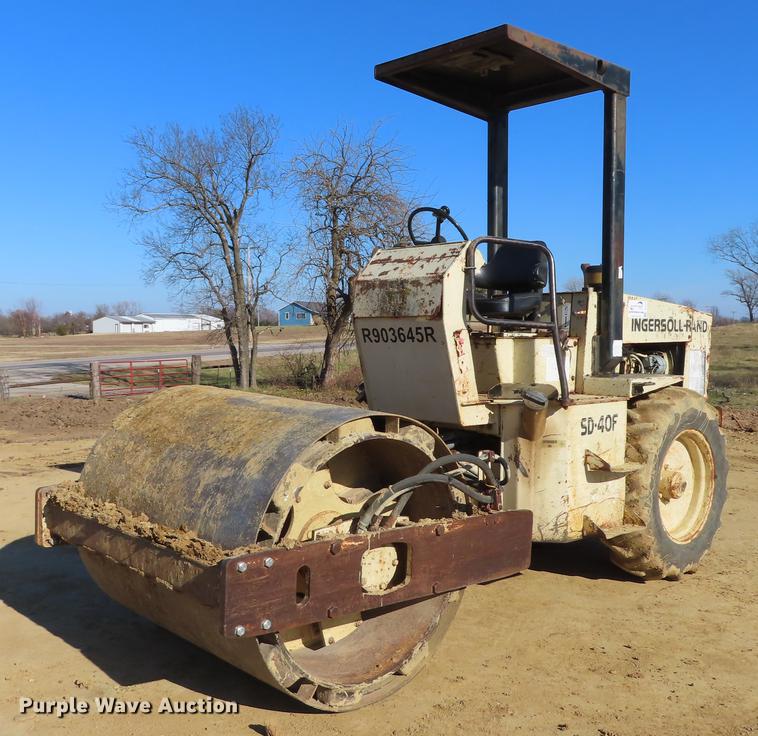 image for item DF1307 1988 Ingersoll Rand SD40F single drum vibratory roller