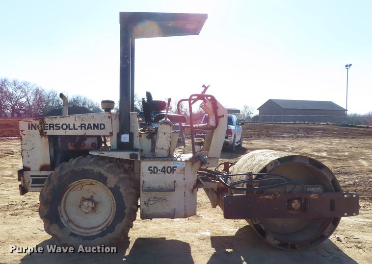 image for item DF1307 1988 Ingersoll Rand SD40F single drum vibratory roller