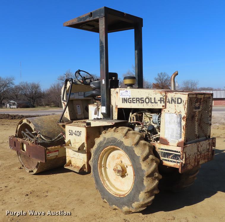 image for item DF1307 1988 Ingersoll Rand SD40F single drum vibratory roller