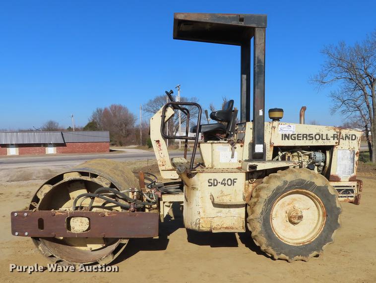 image for item DF1307 1988 Ingersoll Rand SD40F single drum vibratory roller