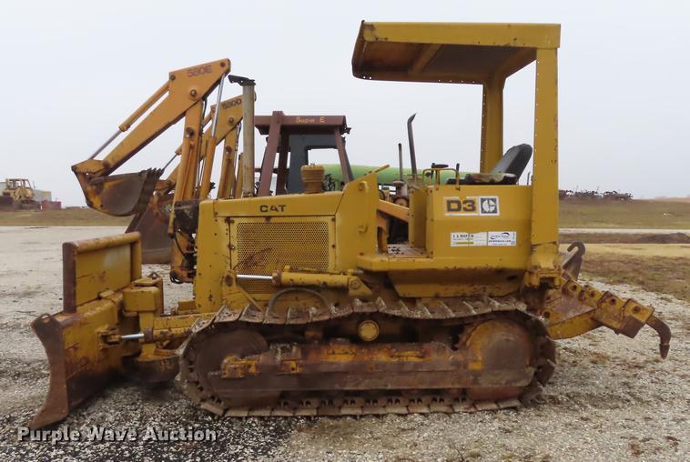 image for item DF1322 Caterpillar D3 dozer