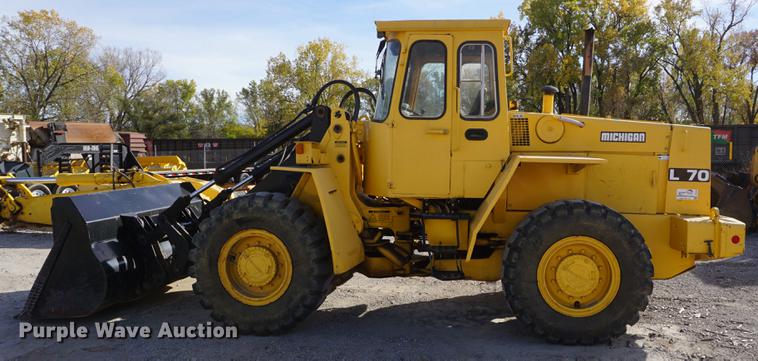 image for item DF1541 1989 Michigan L70 wheel loader