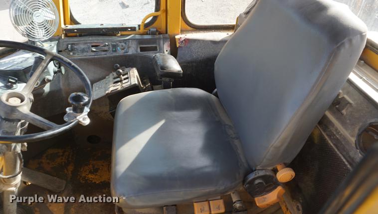 image for item DF1541 1989 Michigan L70 wheel loader