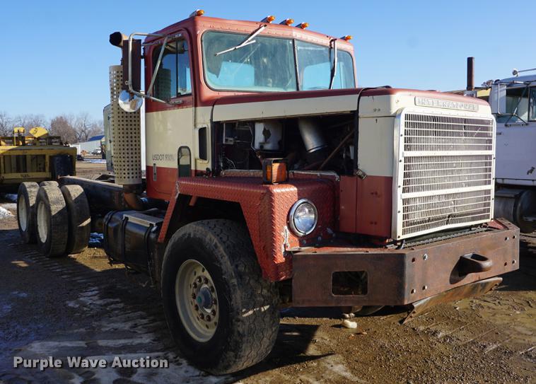 image for item DF1653 1985 International Paystar 5000 truck cab and chassis