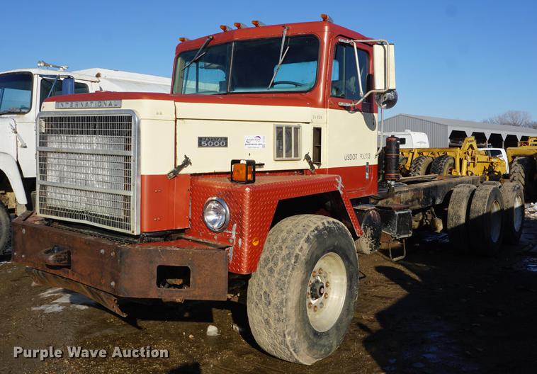 image for item DF1653 1985 International Paystar 5000 truck cab and chassis