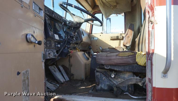 image for item DF1653 1985 International Paystar 5000 truck cab and chassis