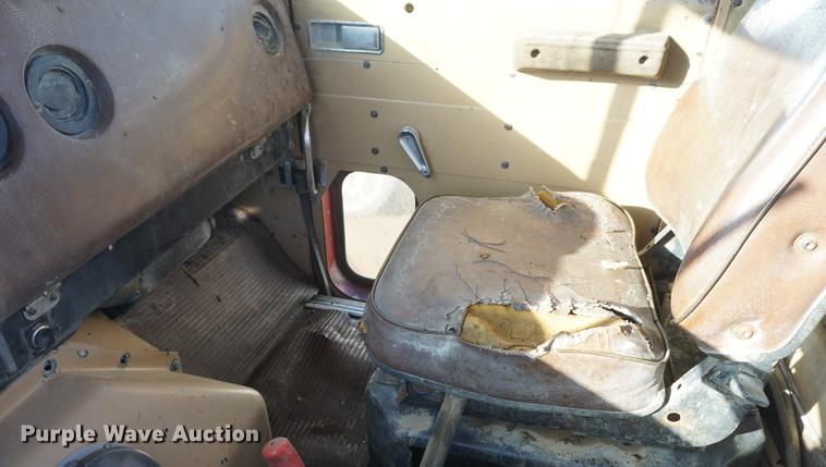 image for item DF1653 1985 International Paystar 5000 truck cab and chassis