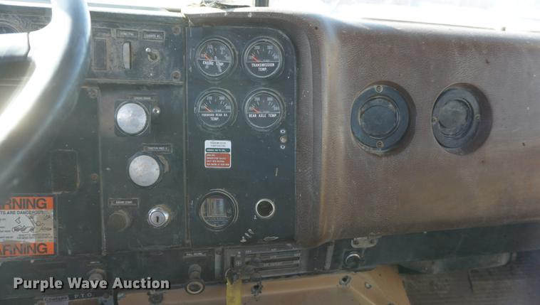 image for item DF1653 1985 International Paystar 5000 truck cab and chassis