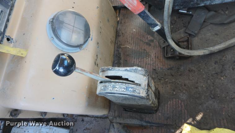 image for item DF1653 1985 International Paystar 5000 truck cab and chassis