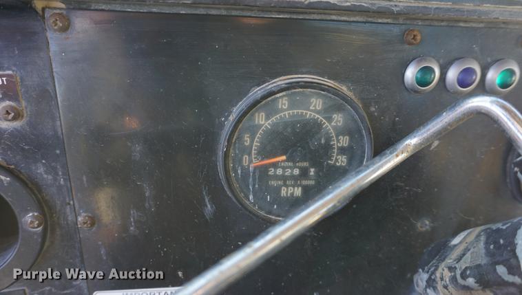 image for item DF1653 1985 International Paystar 5000 truck cab and chassis