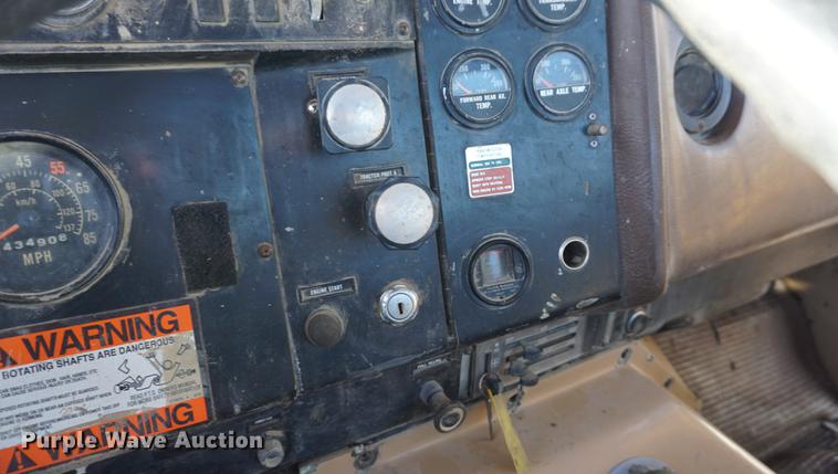 image for item DF1653 1985 International Paystar 5000 truck cab and chassis