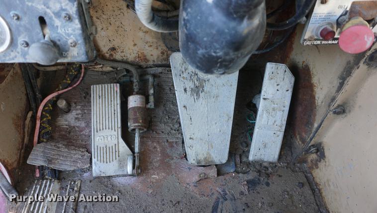 image for item DF1653 1985 International Paystar 5000 truck cab and chassis