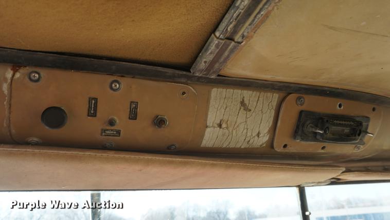 image for item DF1653 1985 International Paystar 5000 truck cab and chassis