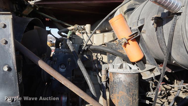 image for item DF1653 1985 International Paystar 5000 truck cab and chassis