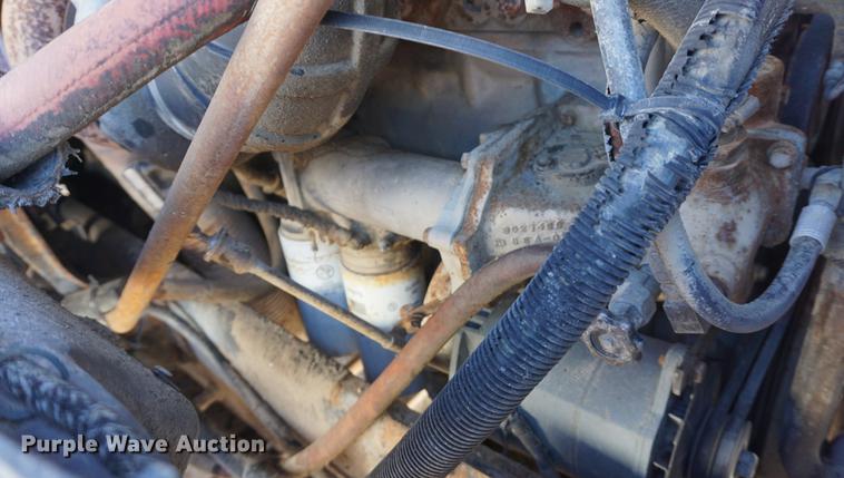 image for item DF1653 1985 International Paystar 5000 truck cab and chassis