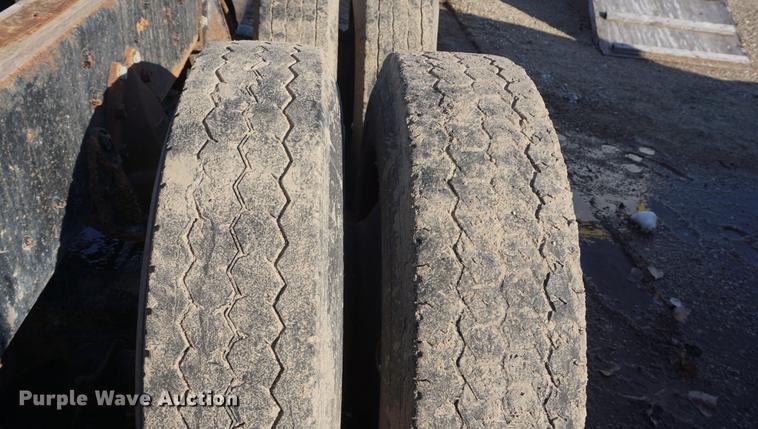 image for item DF1653 1985 International Paystar 5000 truck cab and chassis