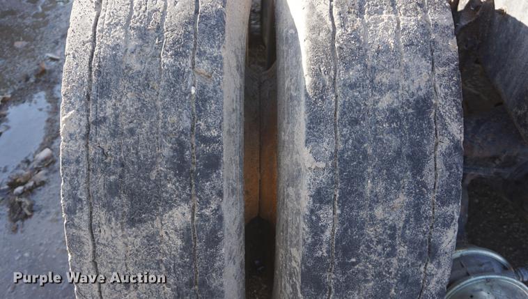 image for item DF1653 1985 International Paystar 5000 truck cab and chassis