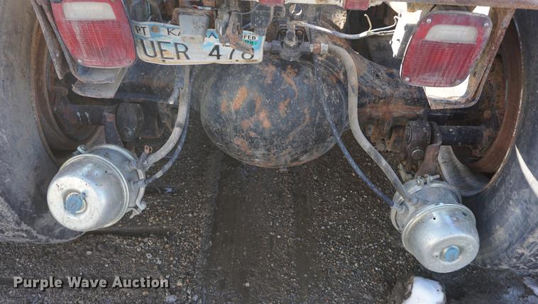 image for item DF1653 1985 International Paystar 5000 truck cab and chassis