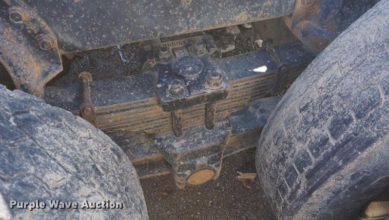 image for item DF1653 1985 International Paystar 5000 truck cab and chassis