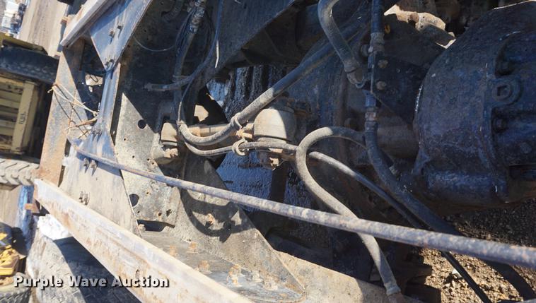 image for item DF1653 1985 International Paystar 5000 truck cab and chassis