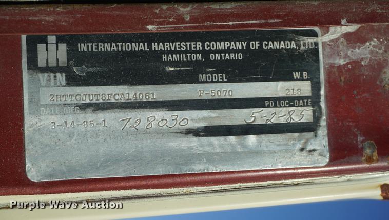 image for item DF1653 1985 International Paystar 5000 truck cab and chassis