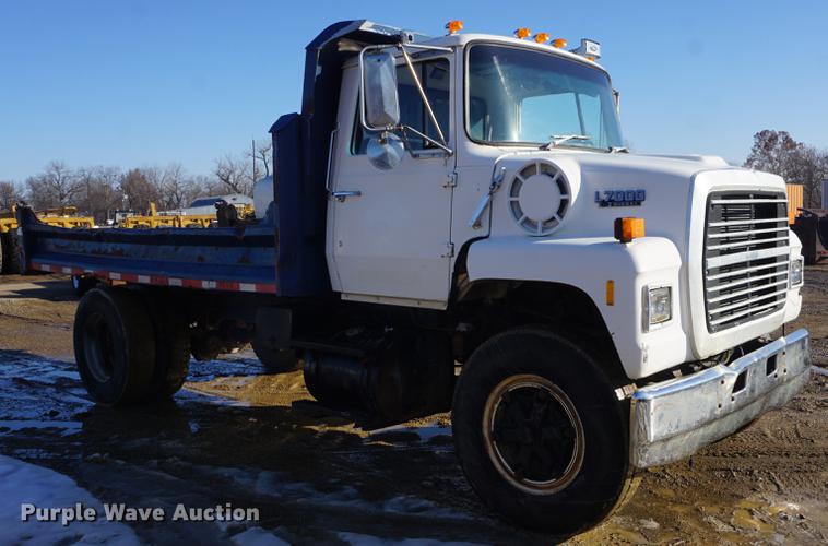 image for item DF1656 1990 Ford L7000 dump flatbed truck