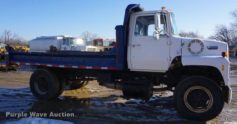image for item DF1656 1990 Ford L7000 dump flatbed truck