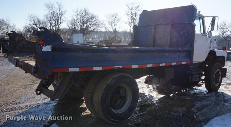 image for item DF1656 1990 Ford L7000 dump flatbed truck