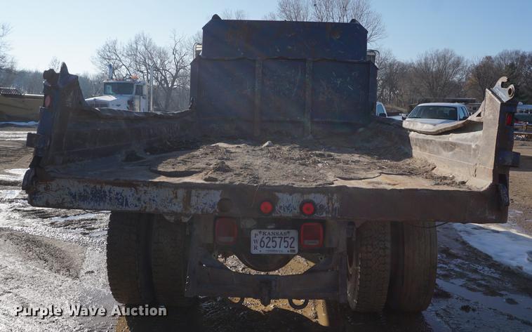 image for item DF1656 1990 Ford L7000 dump flatbed truck
