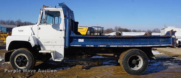 image for item DF1656 1990 Ford L7000 dump flatbed truck
