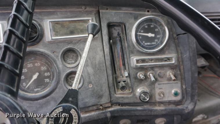 image for item DF1656 1990 Ford L7000 dump flatbed truck