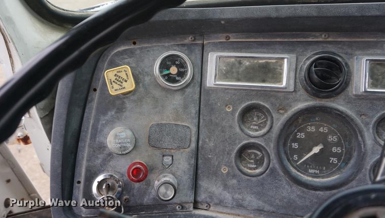 image for item DF1656 1990 Ford L7000 dump flatbed truck