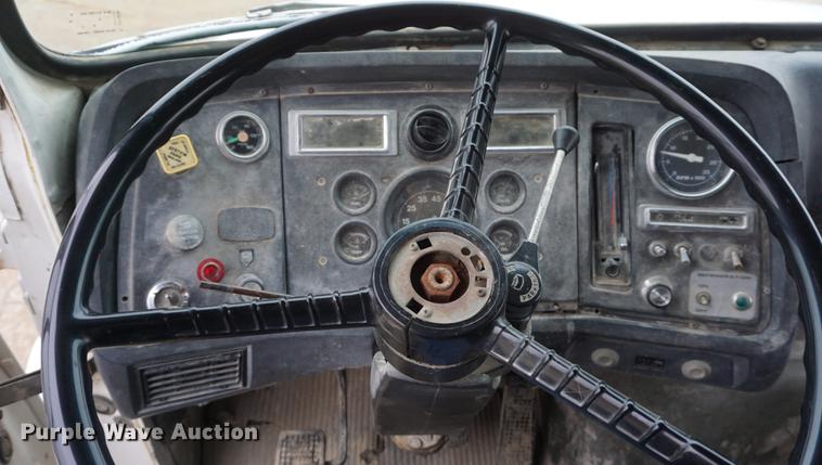 image for item DF1656 1990 Ford L7000 dump flatbed truck